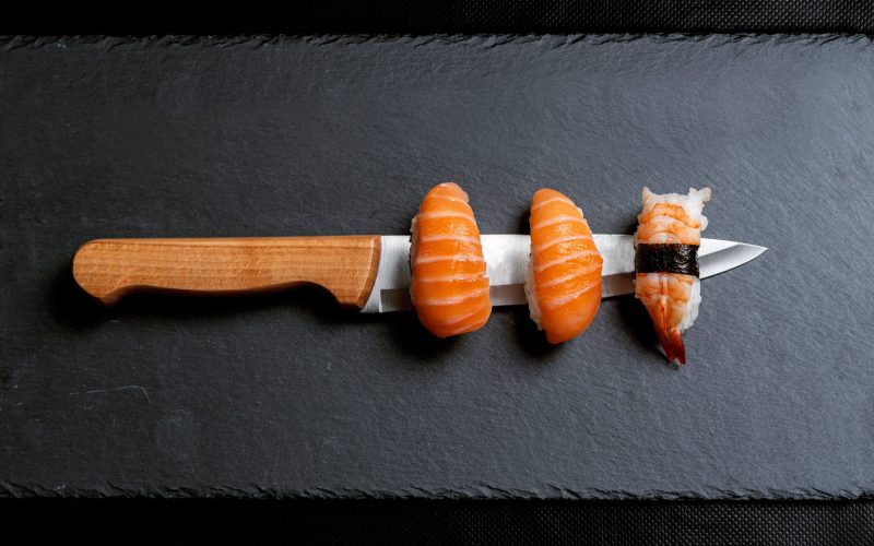 maki-sushi-edge-japanese-knife-black-graphite-background